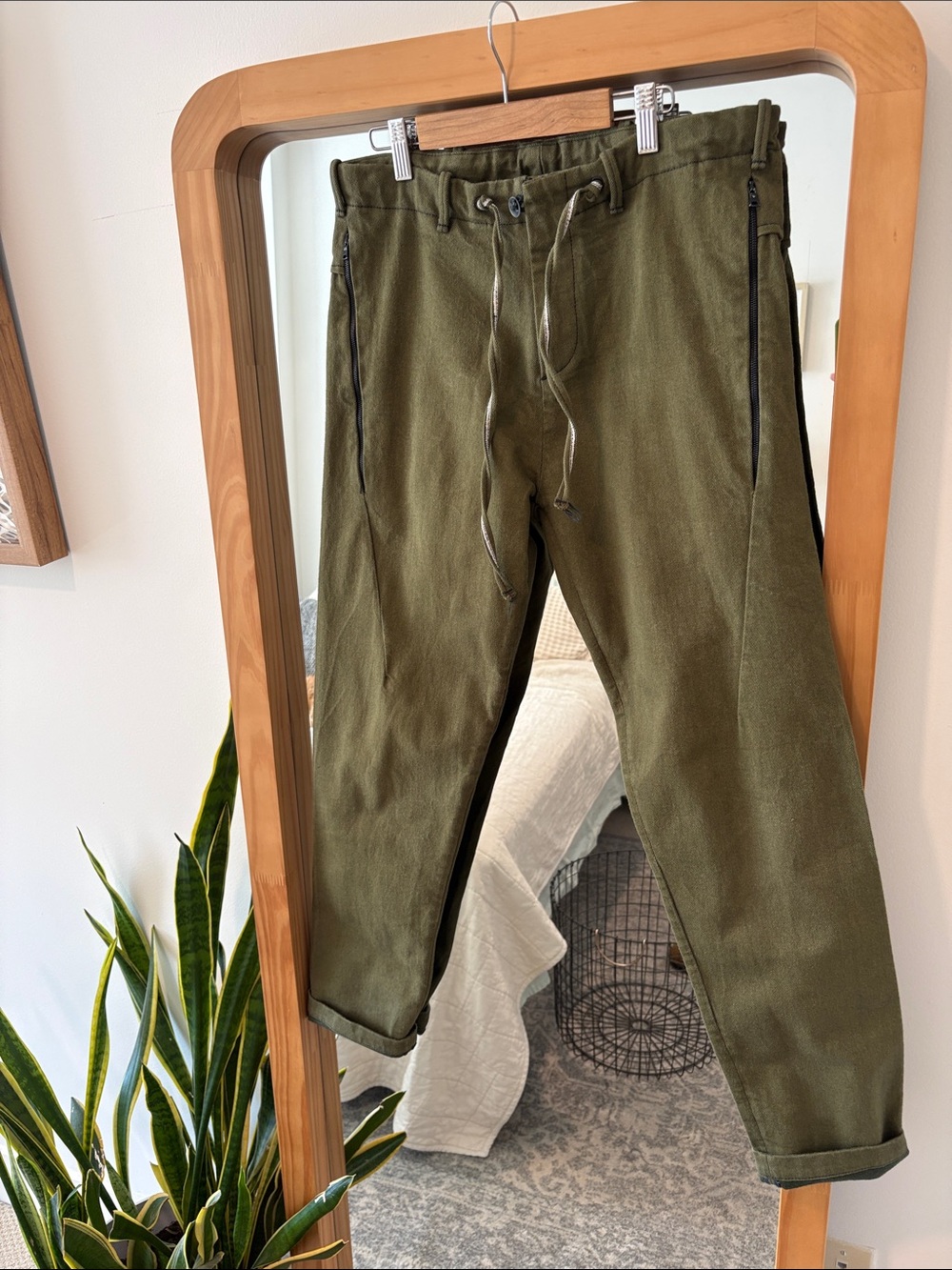 Somonte Ario Matias gender free Olive Green Chino Pants – Tailored Casual Fit